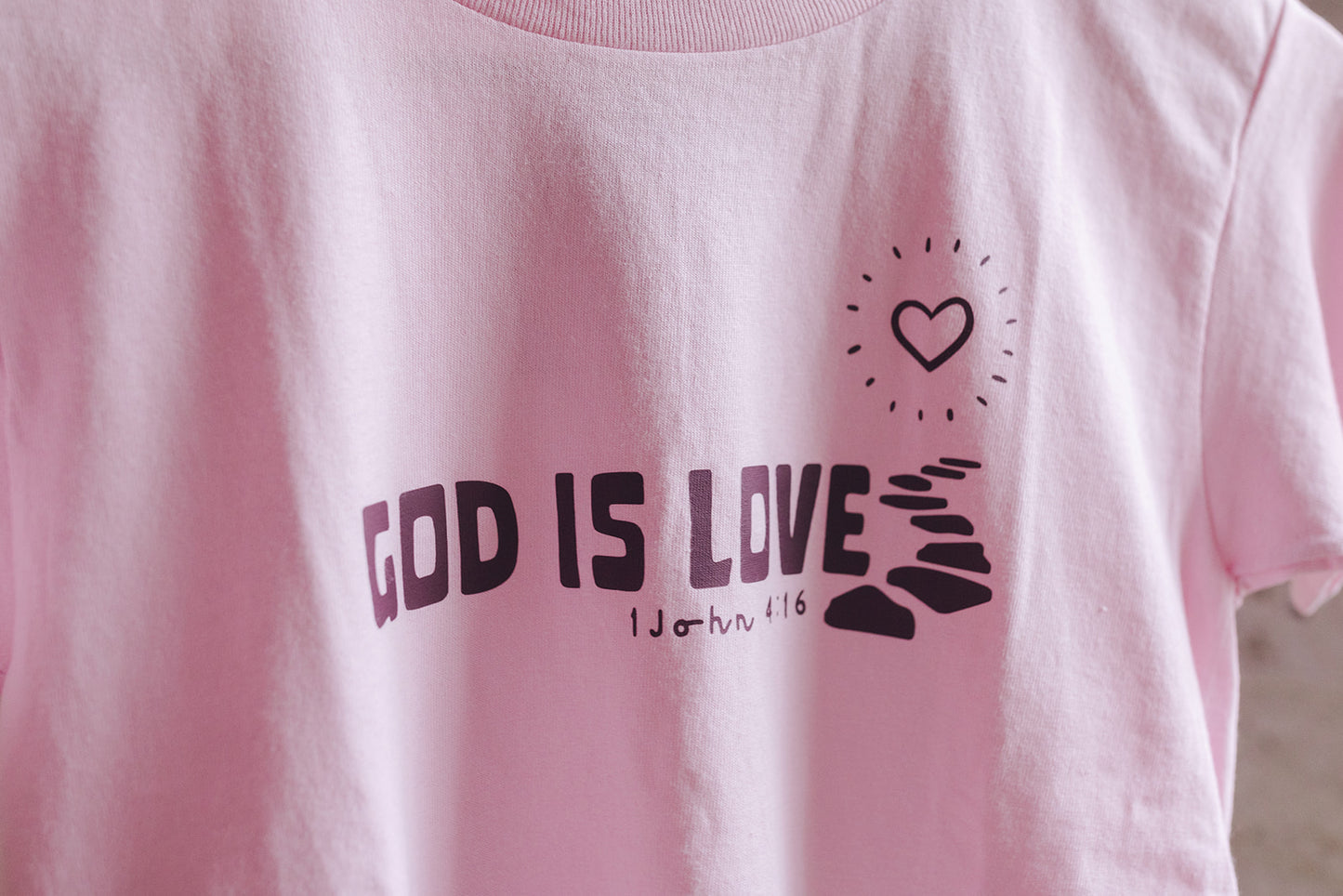 Dios es Amor 1 Juan 4:16 - Camiseta juvenil